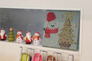 季節外れのまち針ストリングアート!クリスマスの装飾に、初雪の想い出に最適です。
